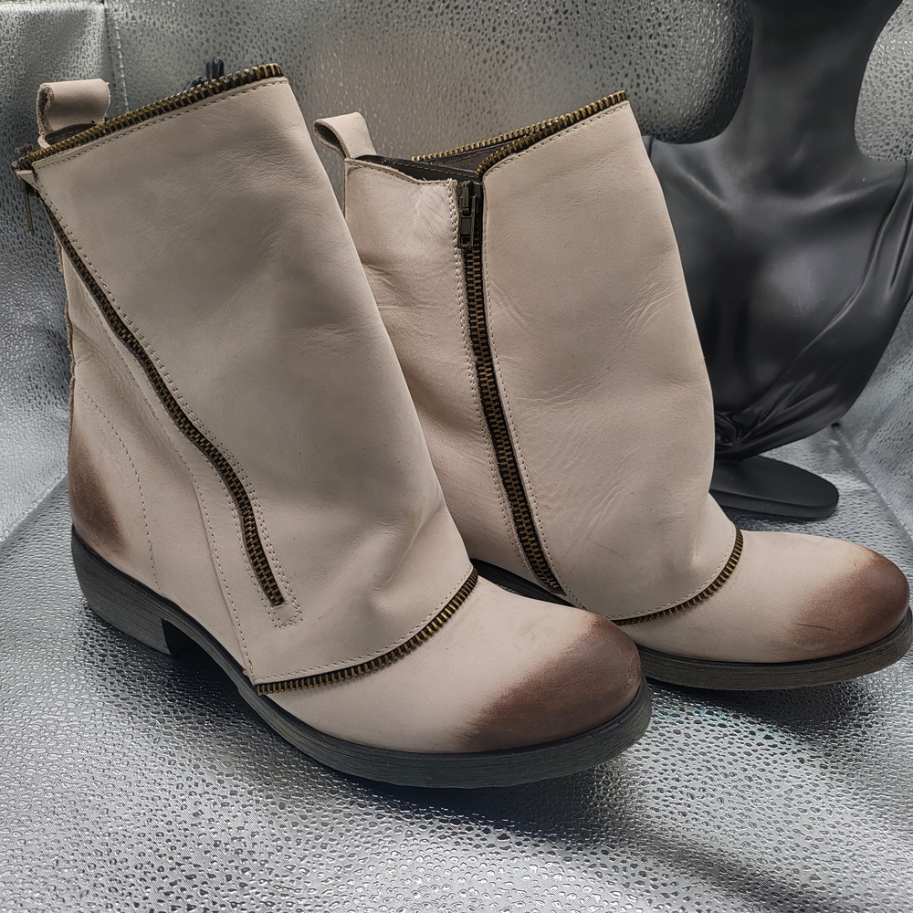 Stylish Cream and Brown Women's Boots